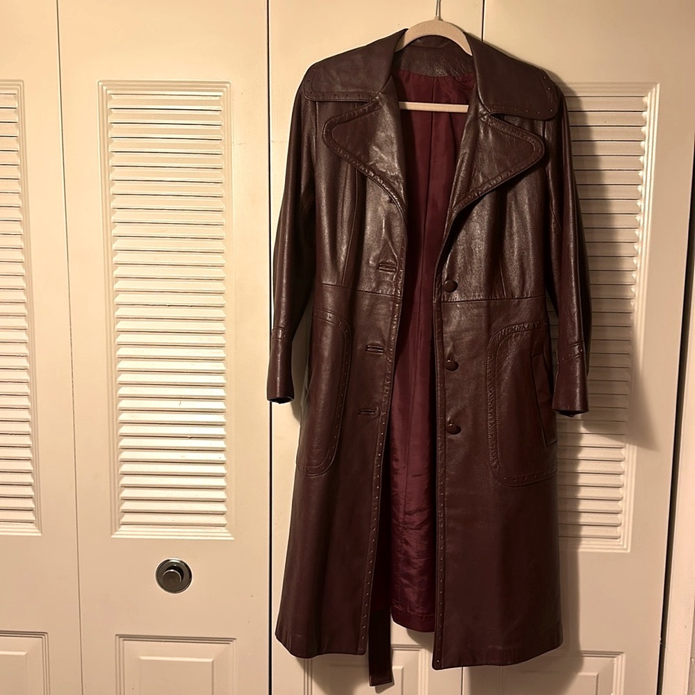 70’s Vintage Burgundy Leather Trench Coat. The color is burgundy! It’s beautiful